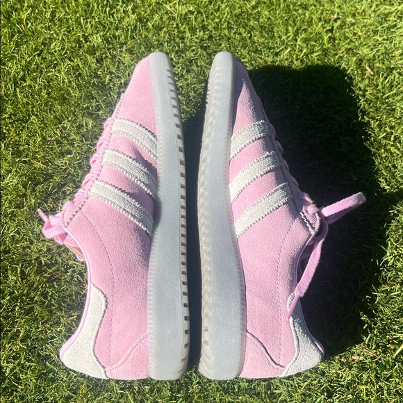 Like New Adidaa Bermuda Sneakers - Picture 10 of 11